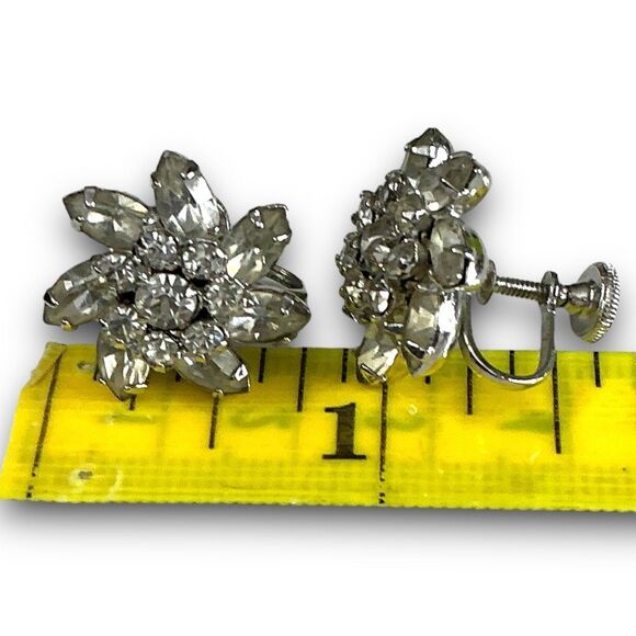 Vintage Silver Toned Clear Rhinestone Flower Cluster Screw Back Earrings - Picture 6 of 7